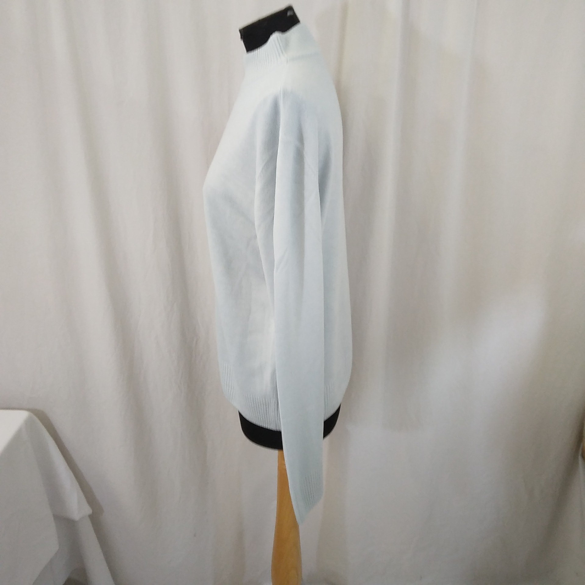 Voir photo 2 de Pull bleu col montant Burton Taille T1 Pull bleu col montant Burton Taille T1 Très bon état - Vue 2 -